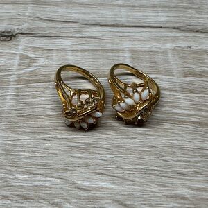 2 Elegant Gold Plated and White Floral Ring Pair Both SZ 7